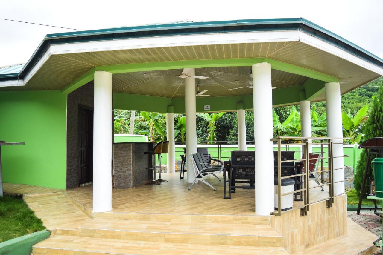 3A'S Guest House Akosombo エクステリア 写真