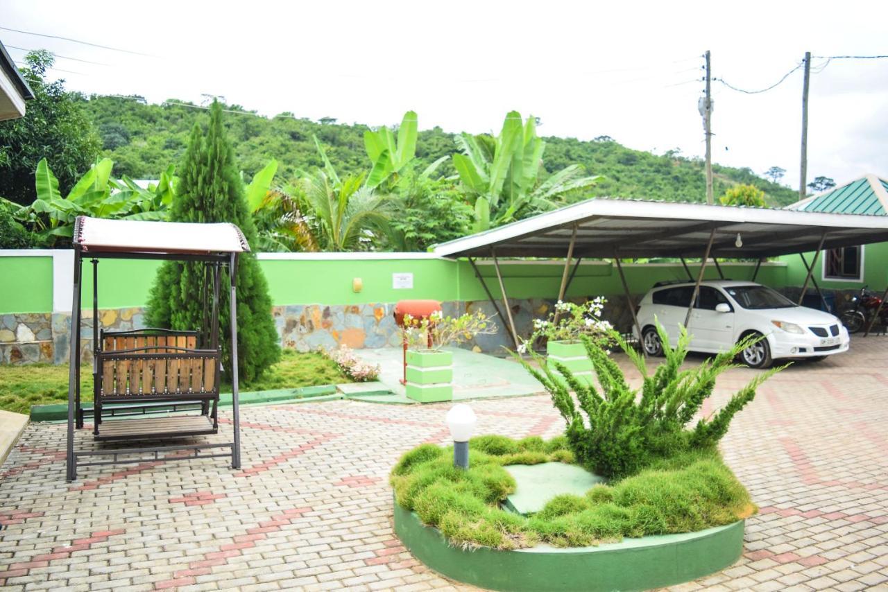 3A'S Guest House Akosombo エクステリア 写真