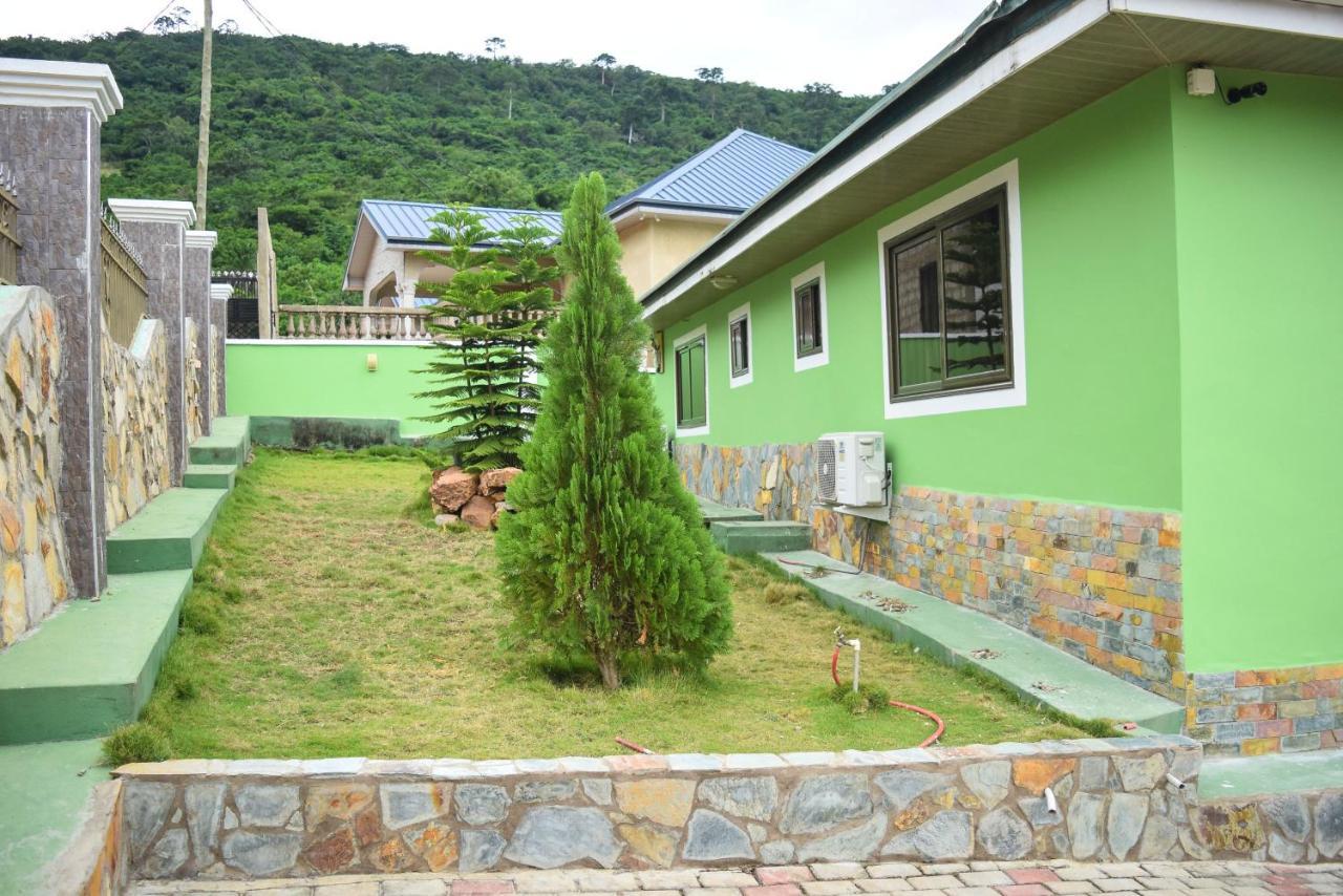 3A'S Guest House Akosombo エクステリア 写真