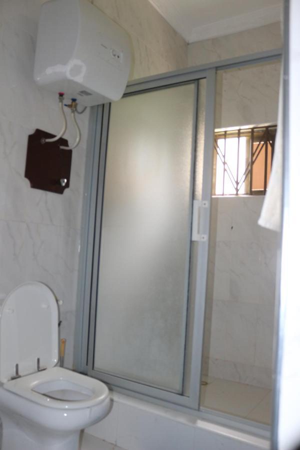 3A'S Guest House Akosombo エクステリア 写真