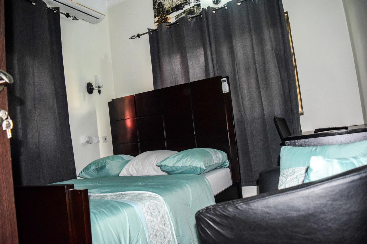 3A'S Guest House Akosombo エクステリア 写真
