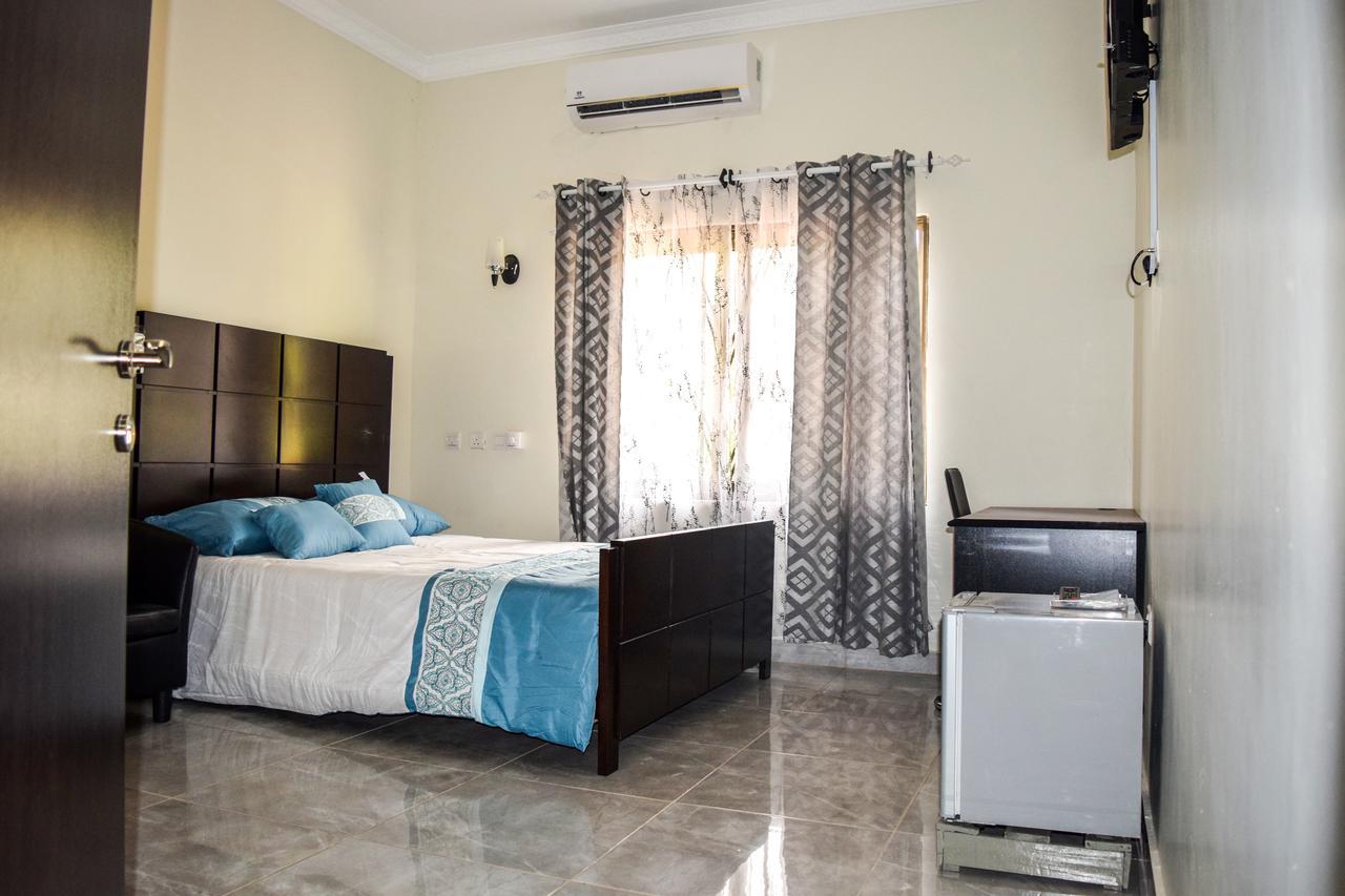 3A'S Guest House Akosombo エクステリア 写真