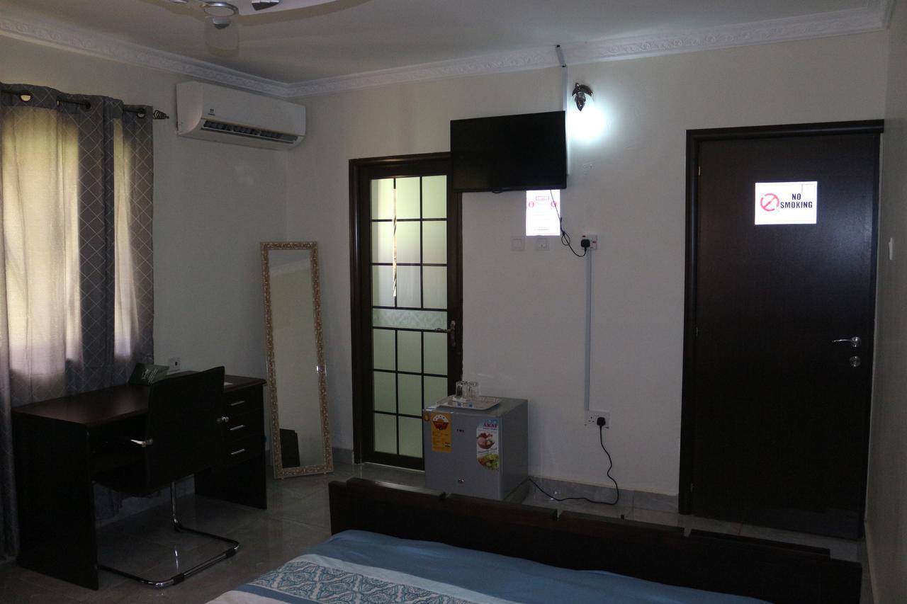 3A'S Guest House Akosombo エクステリア 写真