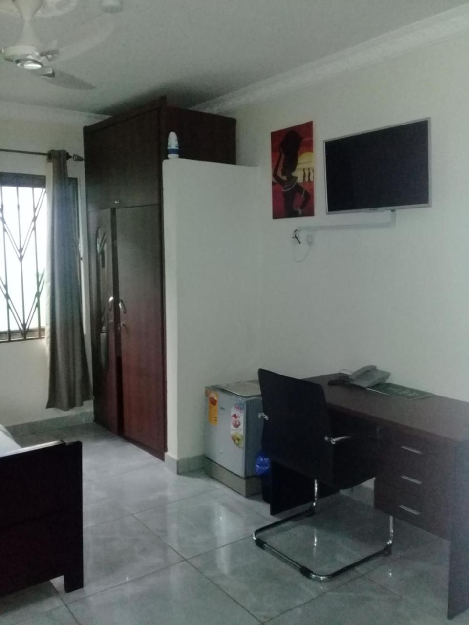 3A'S Guest House Akosombo エクステリア 写真