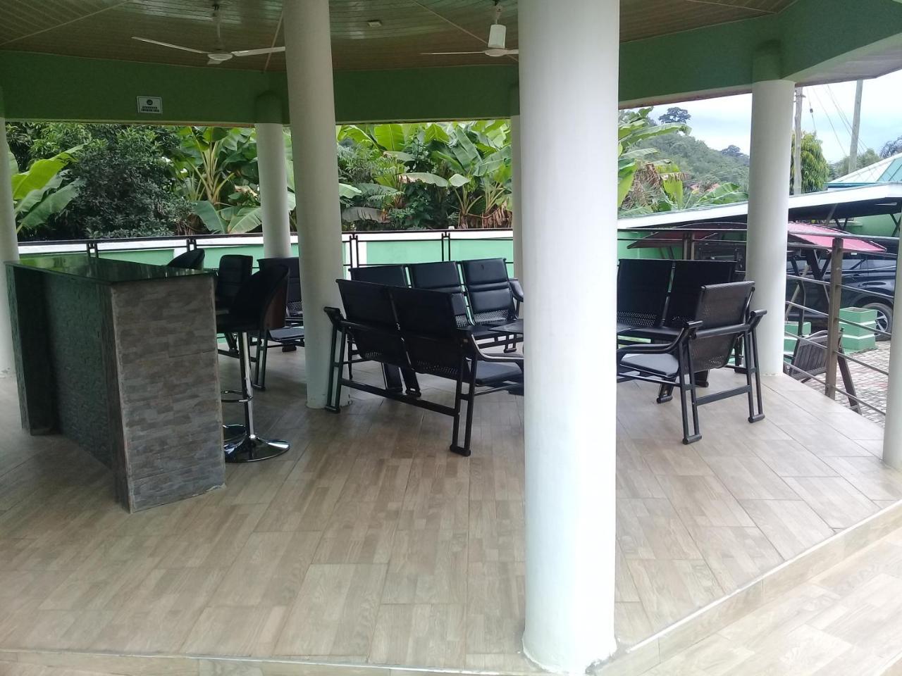 3A'S Guest House Akosombo エクステリア 写真