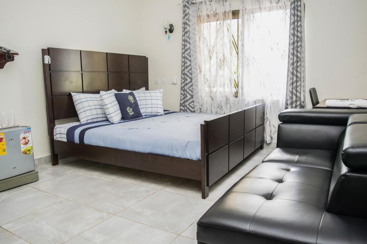 3A'S Guest House Akosombo エクステリア 写真