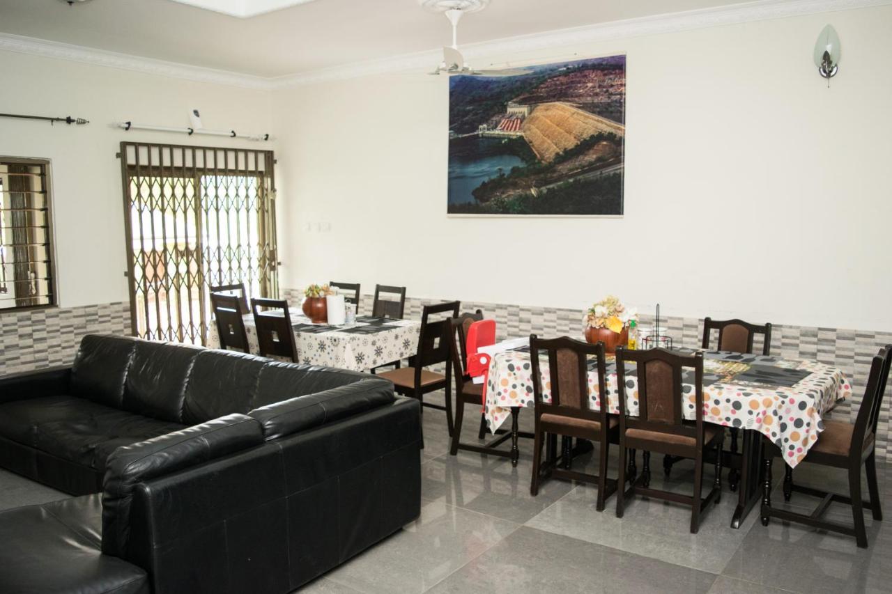 3A'S Guest House Akosombo エクステリア 写真