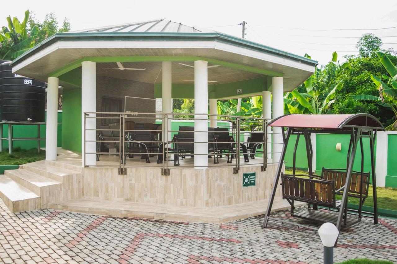 3A'S Guest House Akosombo エクステリア 写真
