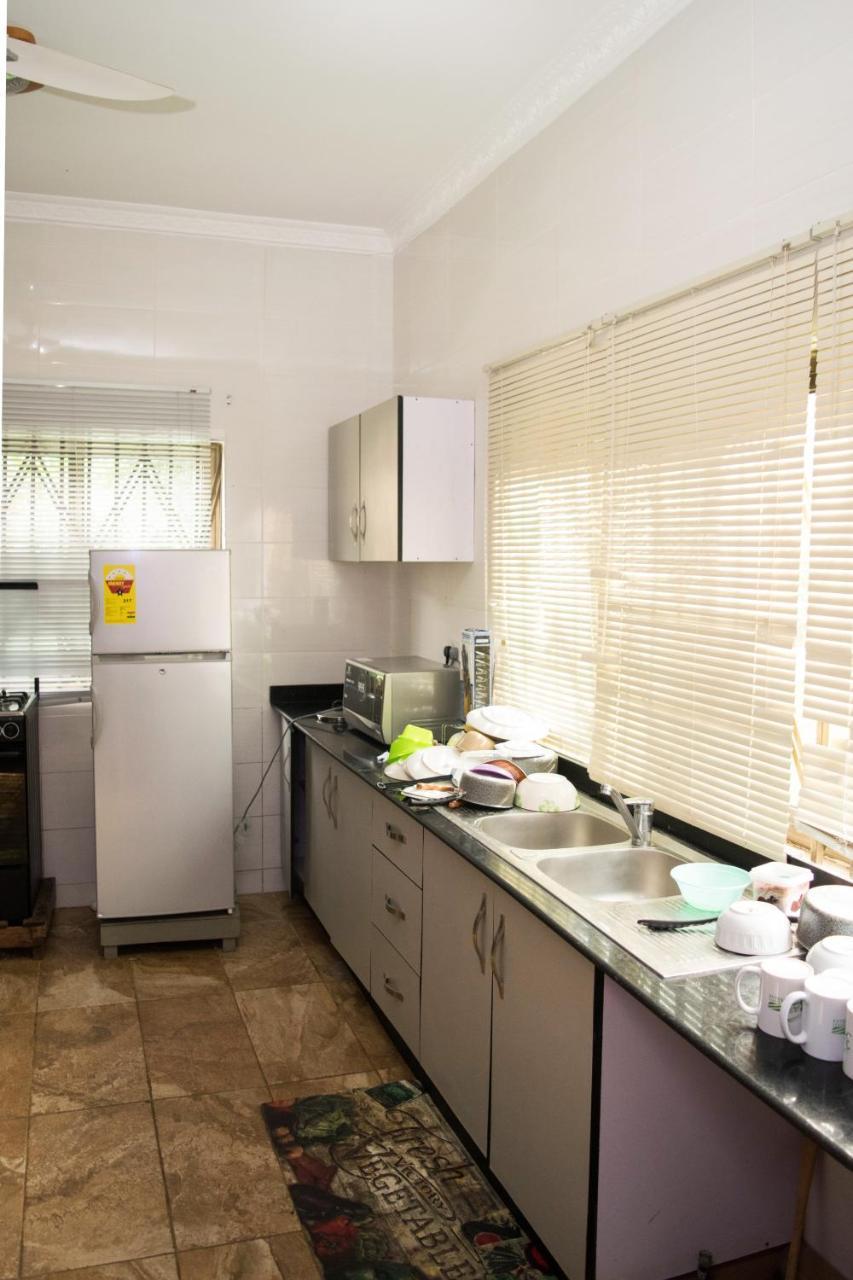 3A'S Guest House Akosombo エクステリア 写真