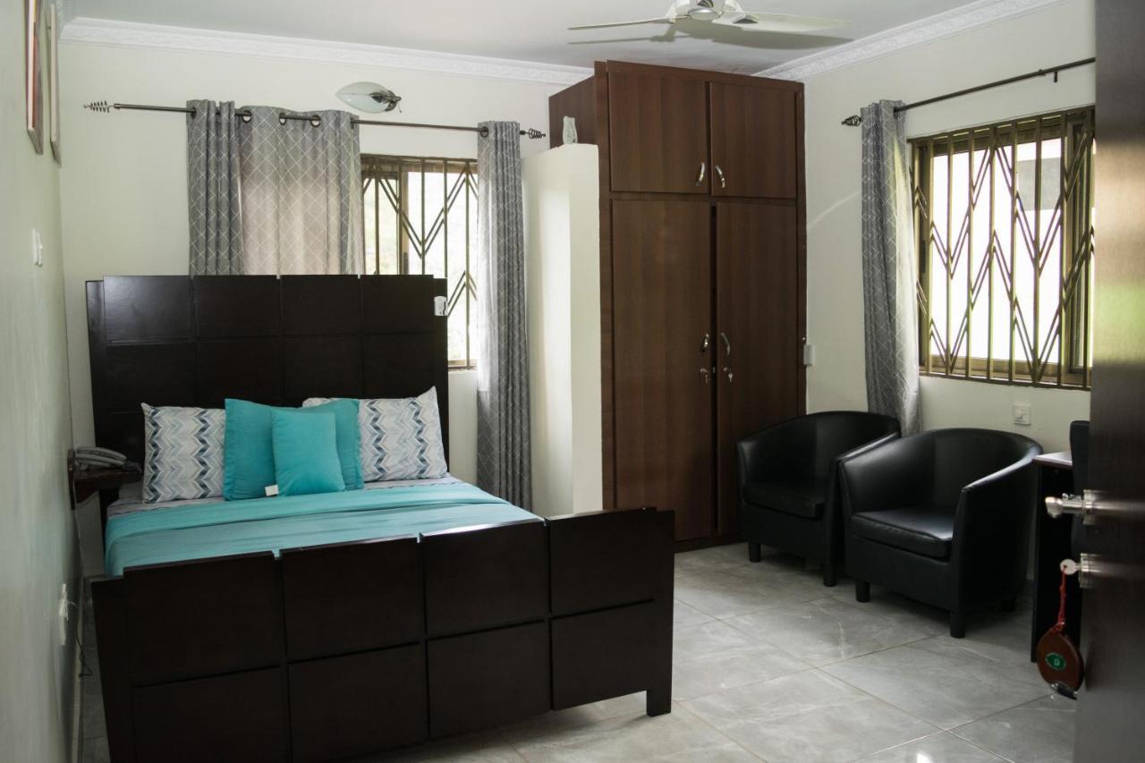 3A'S Guest House Akosombo エクステリア 写真
