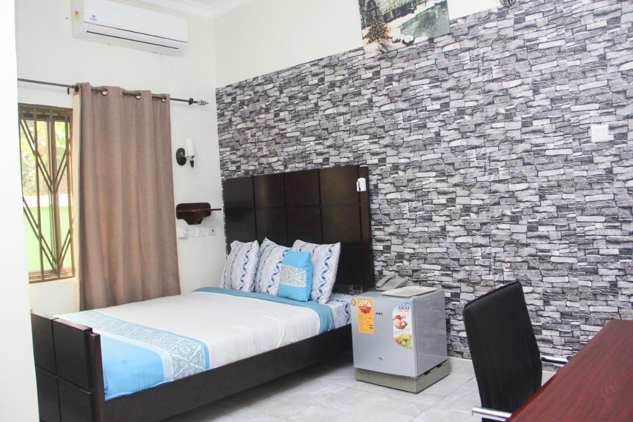 3A'S Guest House Akosombo エクステリア 写真