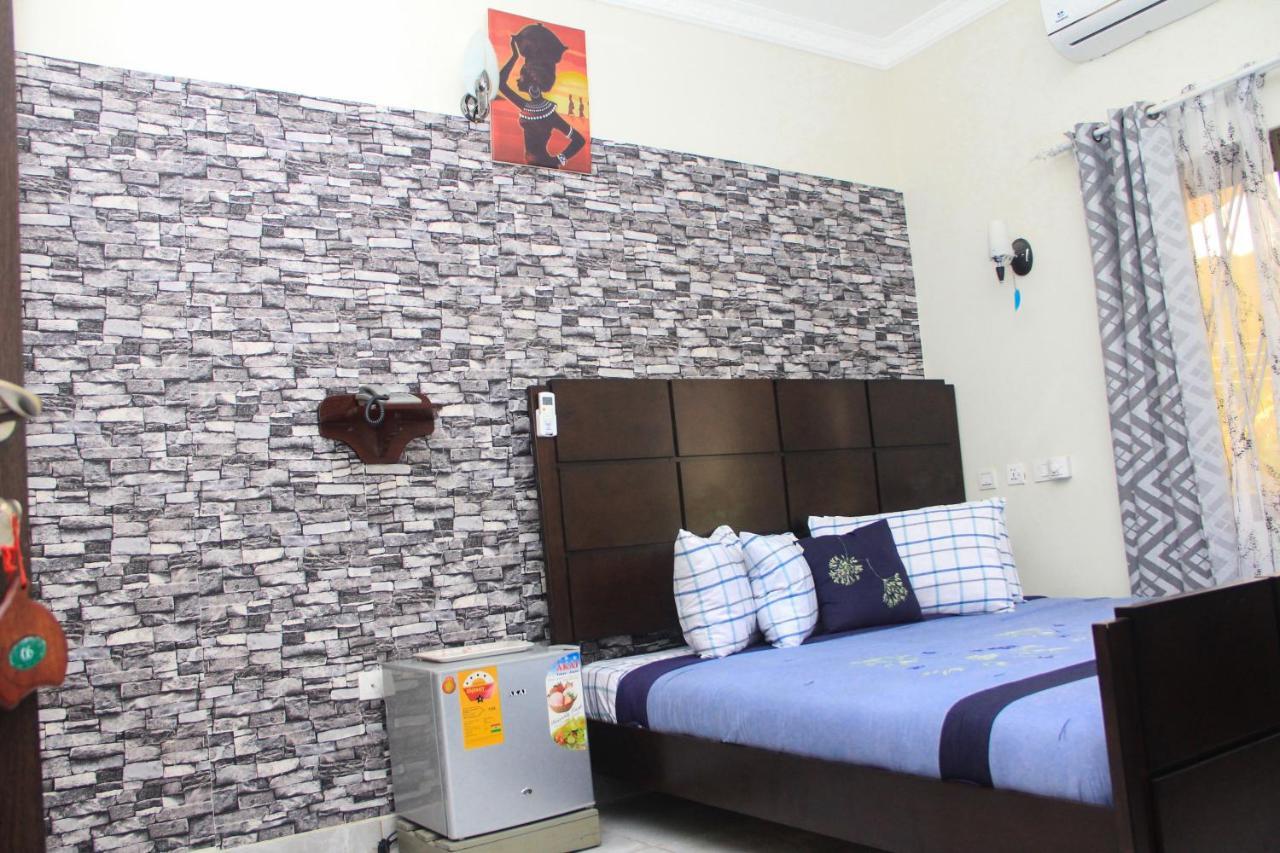 3A'S Guest House Akosombo エクステリア 写真