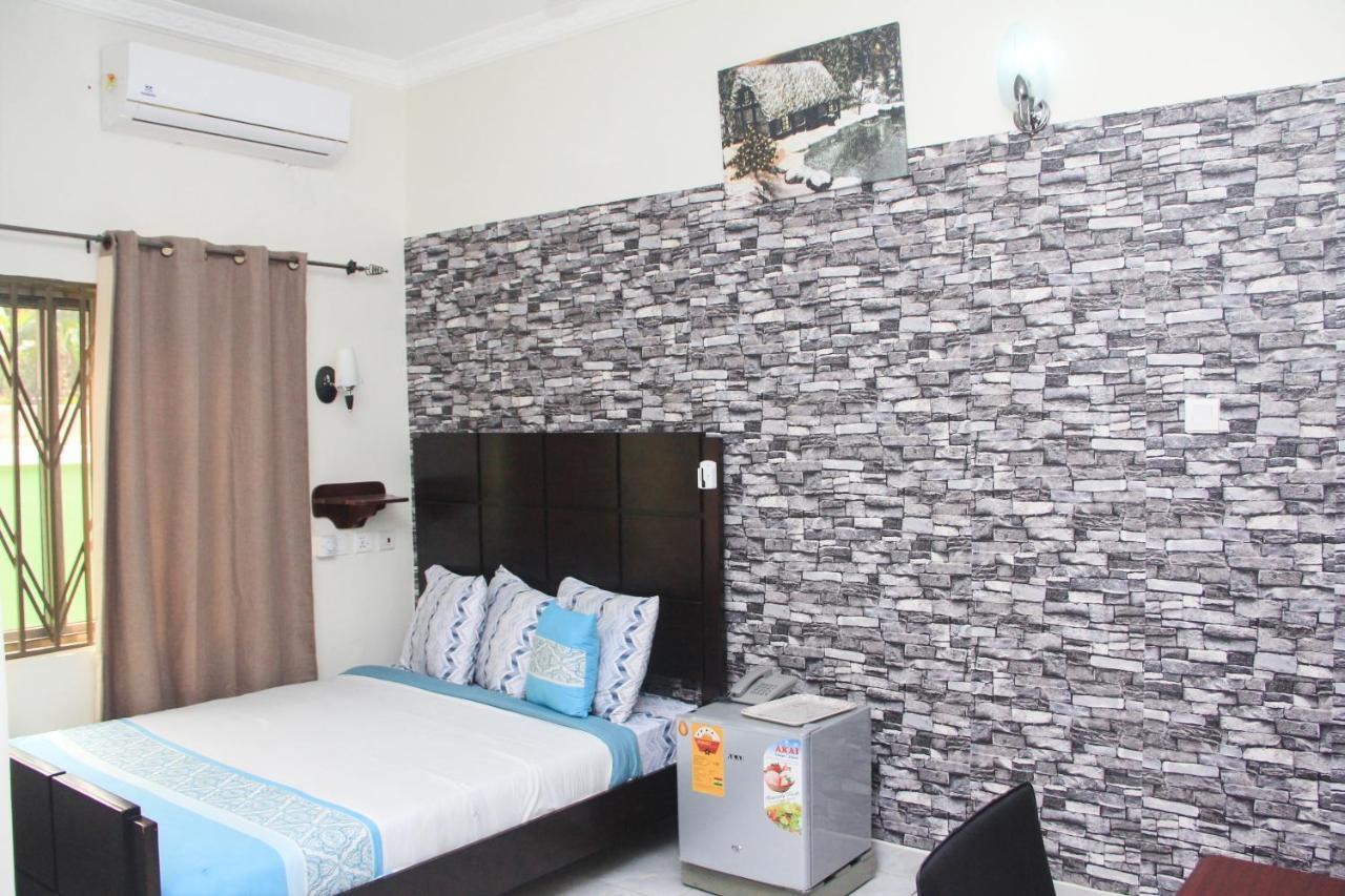 3A'S Guest House Akosombo エクステリア 写真