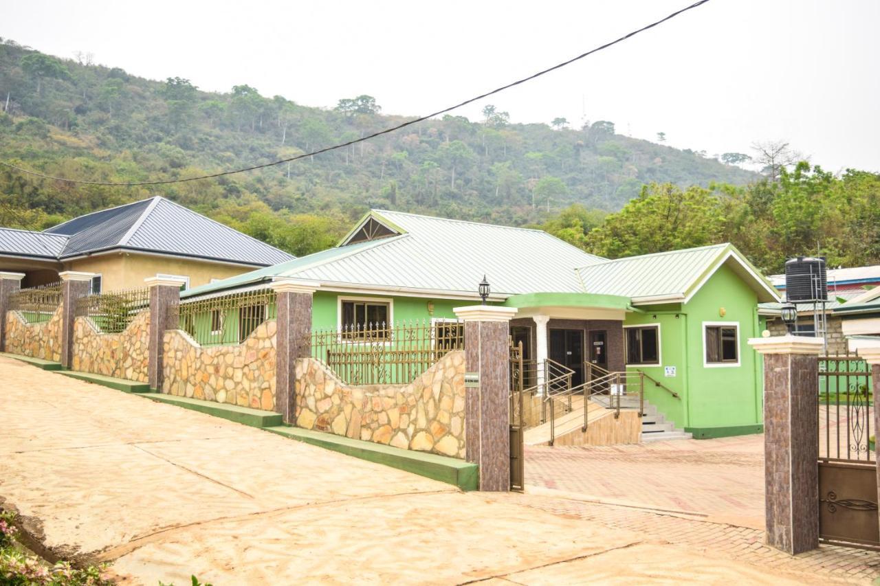 3A'S Guest House Akosombo エクステリア 写真