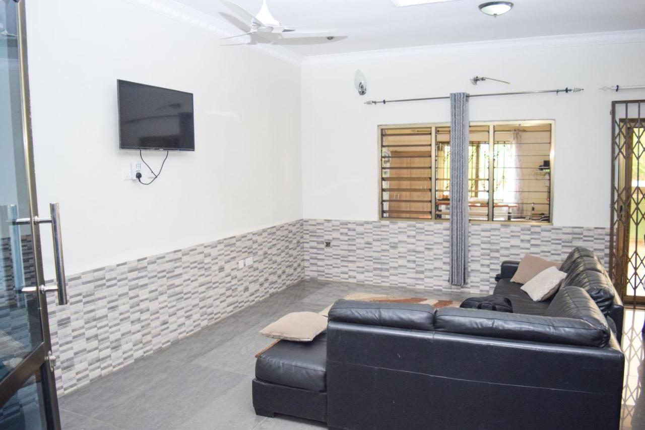 3A'S Guest House Akosombo エクステリア 写真