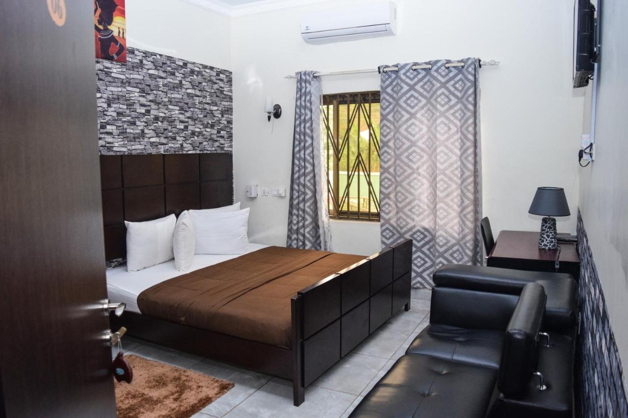 3A'S Guest House Akosombo エクステリア 写真
