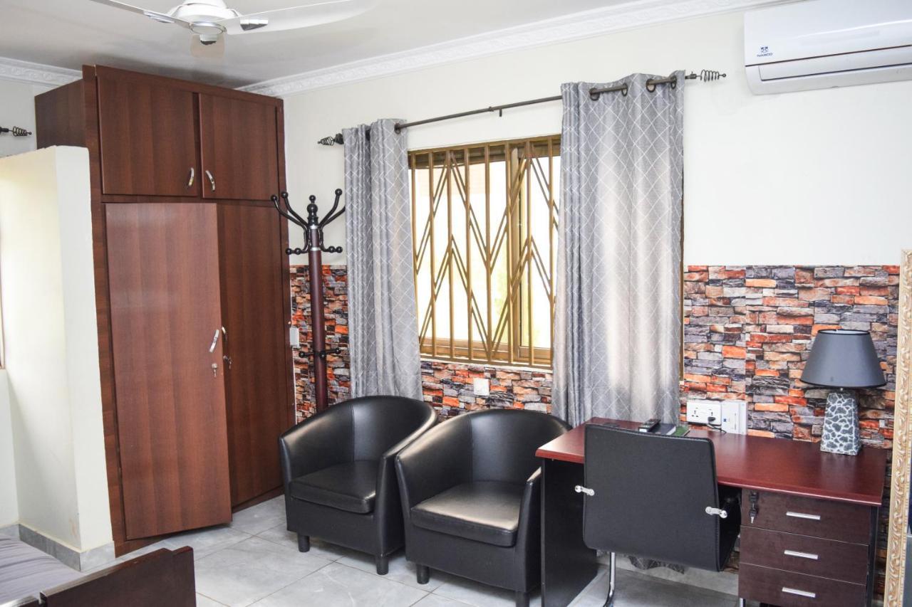 3A'S Guest House Akosombo エクステリア 写真
