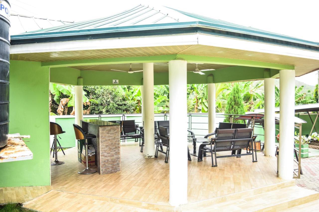 3A'S Guest House Akosombo エクステリア 写真