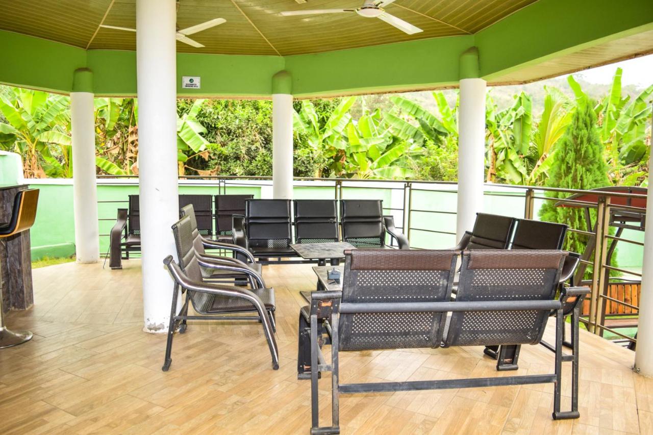 3A'S Guest House Akosombo エクステリア 写真