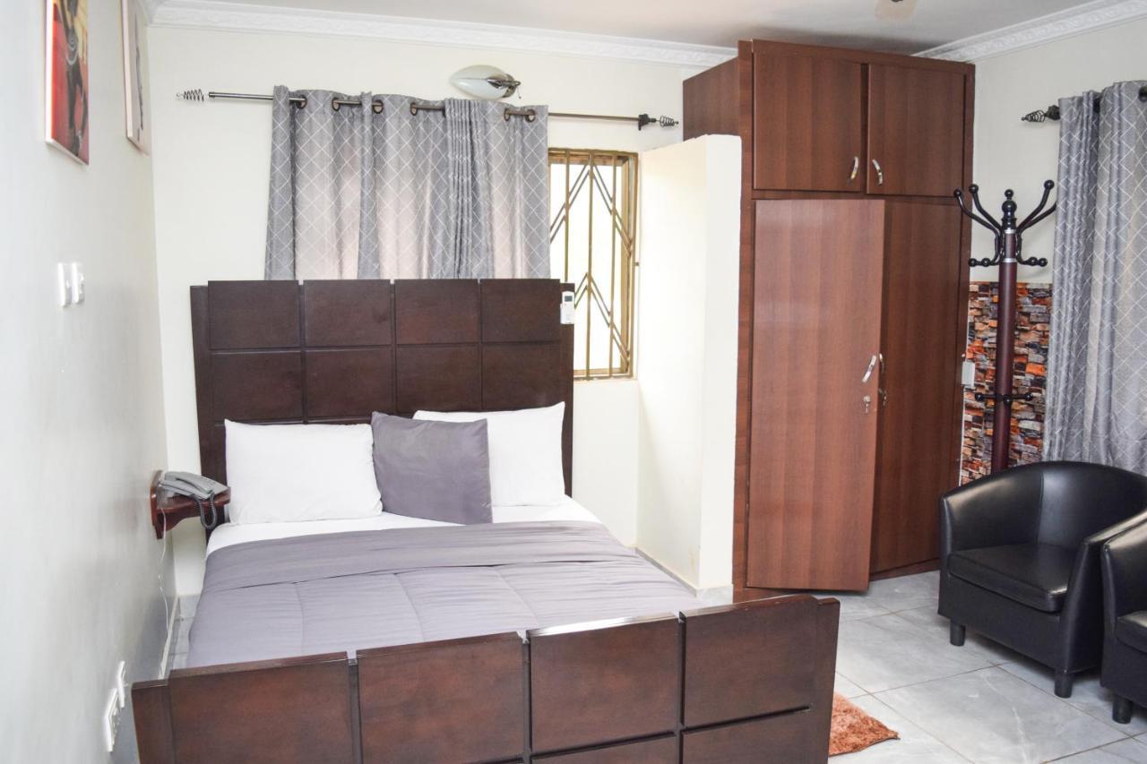 3A'S Guest House Akosombo エクステリア 写真